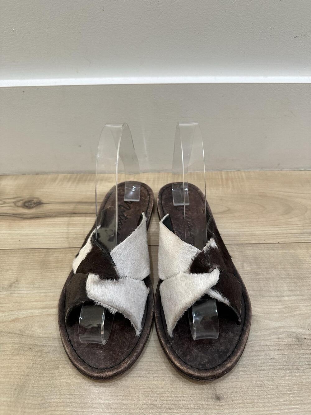 Matisse Sandals Womens Size 8 Brown Cow Print Fur Cross Strap Slide Shoes